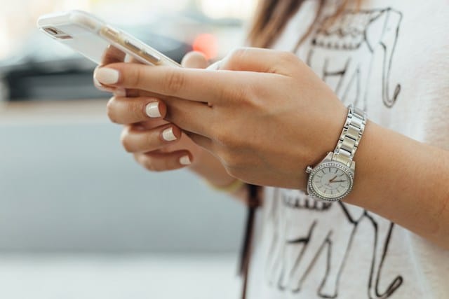 iPhone Data Warnings Abroad